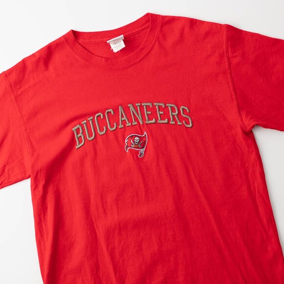 Tampa Bay Buccaneers‎ NFL Large Red Embroidered Short Sleeve T-shirt - Picture 1 of 9